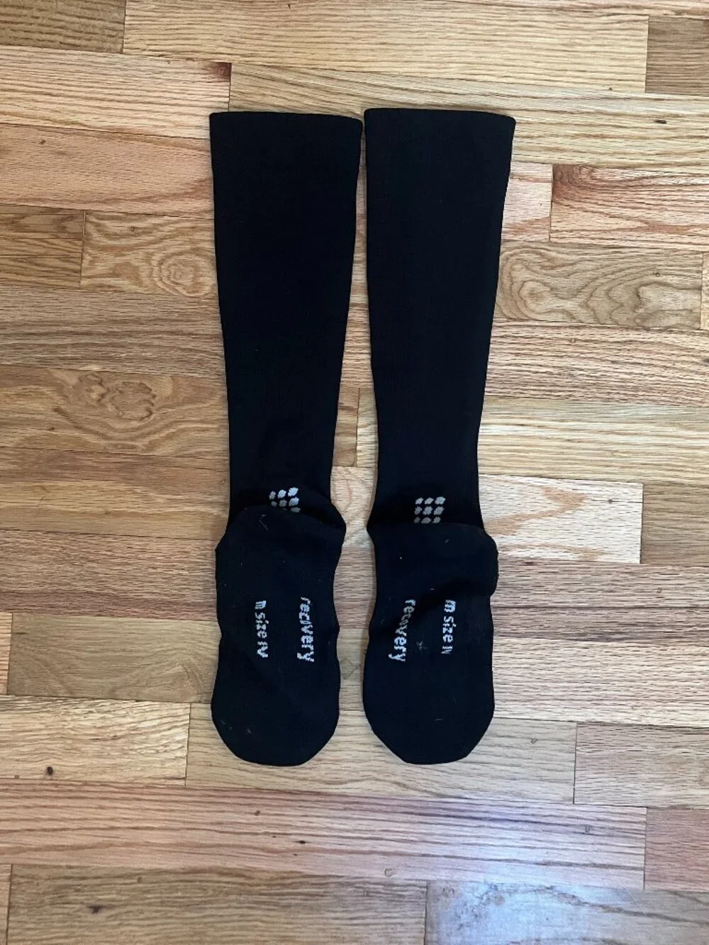 Men's Size IV Large 9.5-11.5 CEP Recovery Pro Compression Long Socks Black